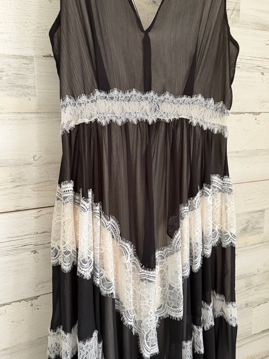 VENUS Black Maxi Dress with White Lace Trim - Picture 3 of 3